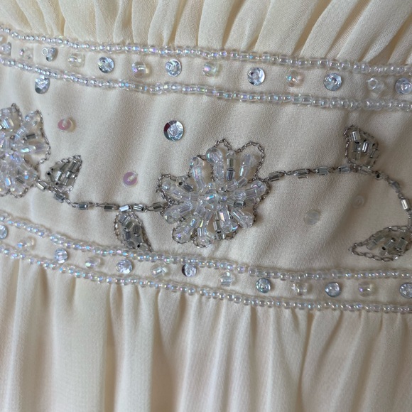 Light Yellow David’s Bridal Empire-Waist dress 00’s style - Picture 4 of 10